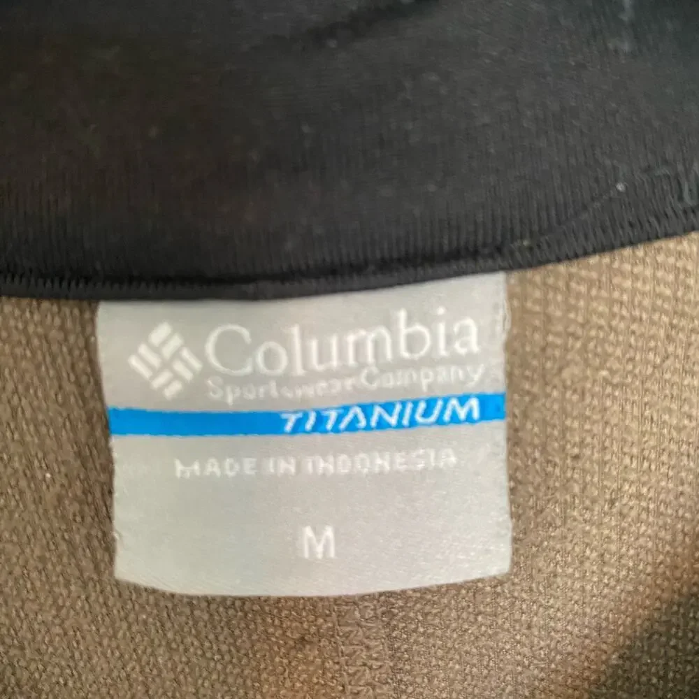 Columbia Titanium Jacket Thumb‎ Holes Brown Medium